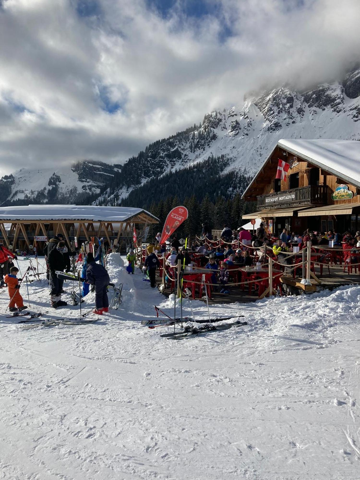 Les Edelweiss Mont-Blanc - Gite Classe 3 Etoiles باسي المظهر الخارجي الصورة